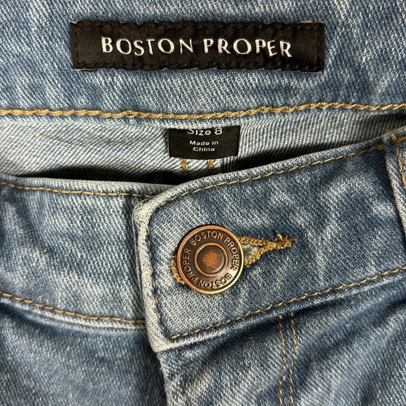 Boston Proper Size 8 Light Wash Straight Leg Jeans - Picture 2 of 7